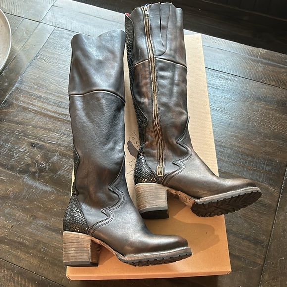 Freebird by Steven Calgary Boots Size 8. - Picture 5 of 16